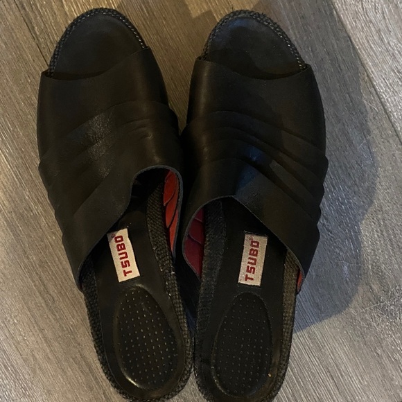 Tsubo wonens Black Slide Sandals - Picture 2 of 8